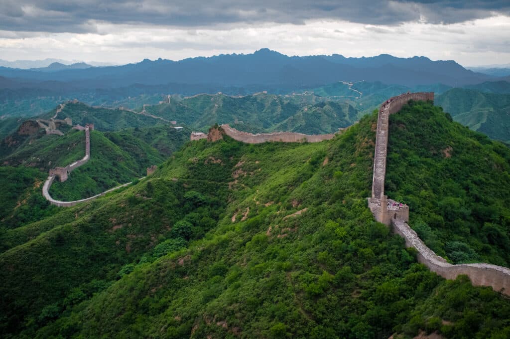 Vista de la Gran Muralla China durante el recorrido del Tour.